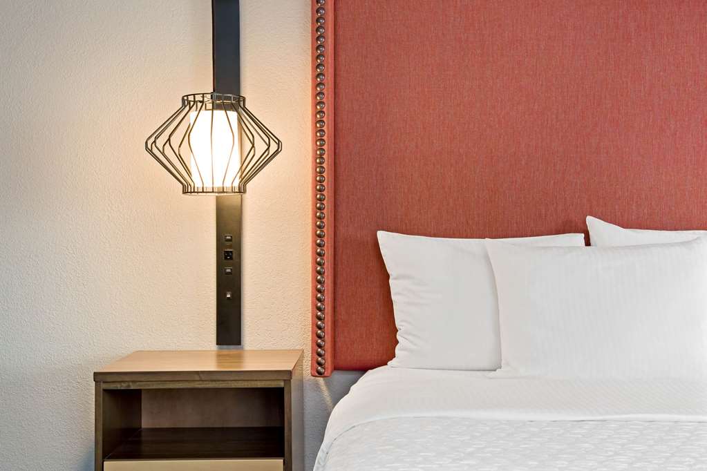 La Quinta Inn & Suites by Wyndham San Francisco Airport N - photo 6