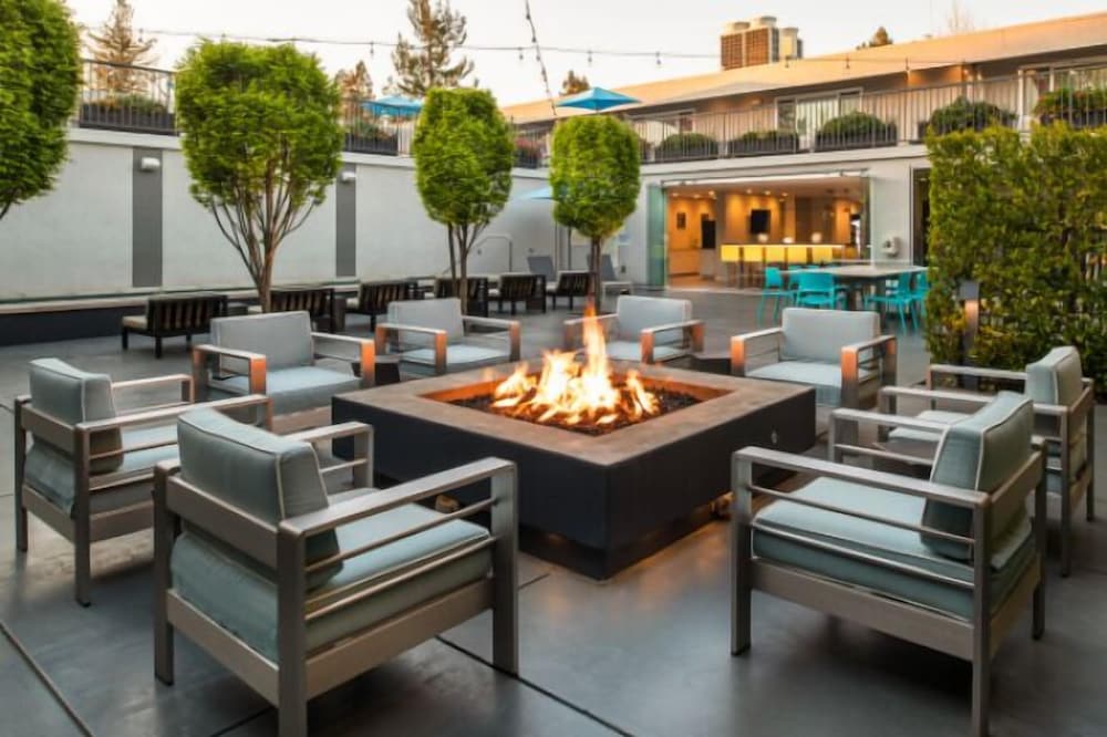 Hotel Lucent - carbon neutral hotel in Menlo Park