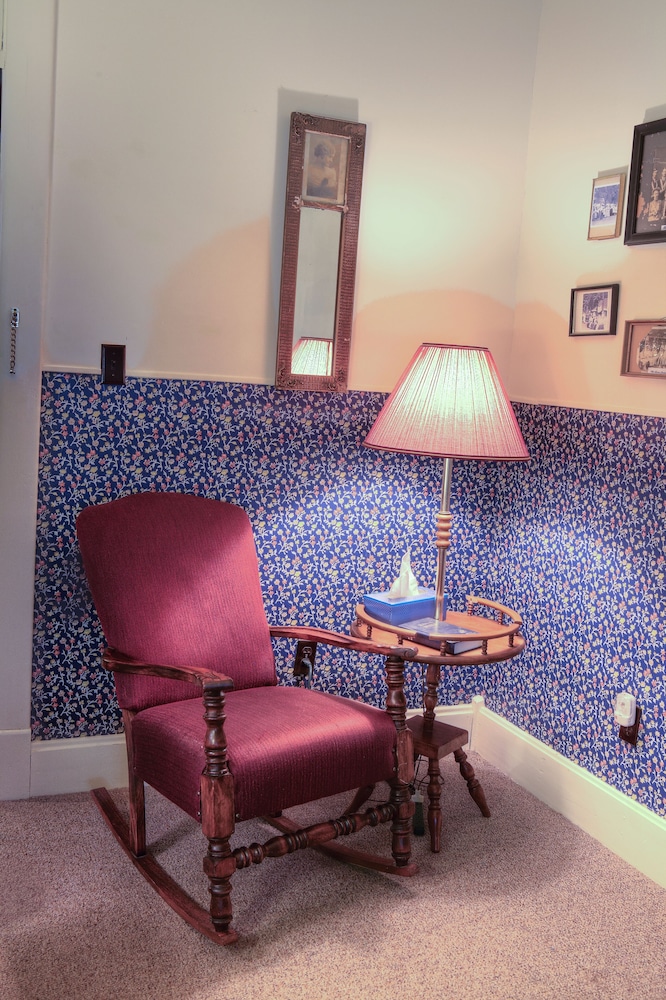 Inn of the Six Toed Cat - photo 17