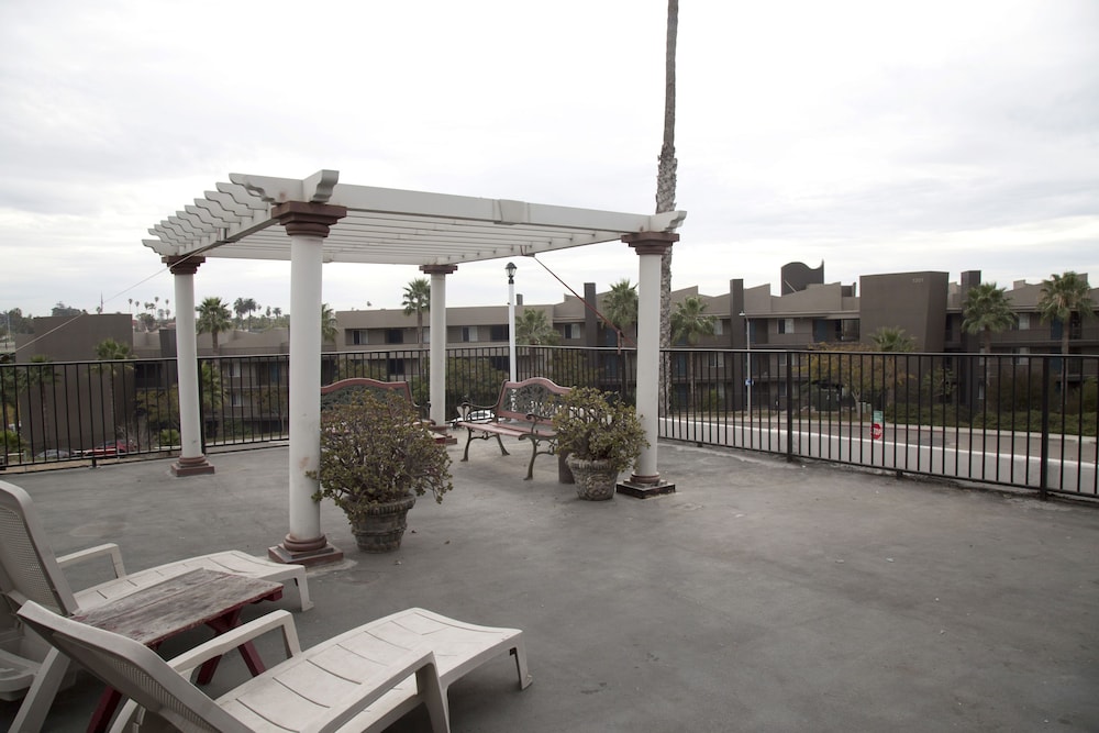 Harbor Inn & Suites - photo 22