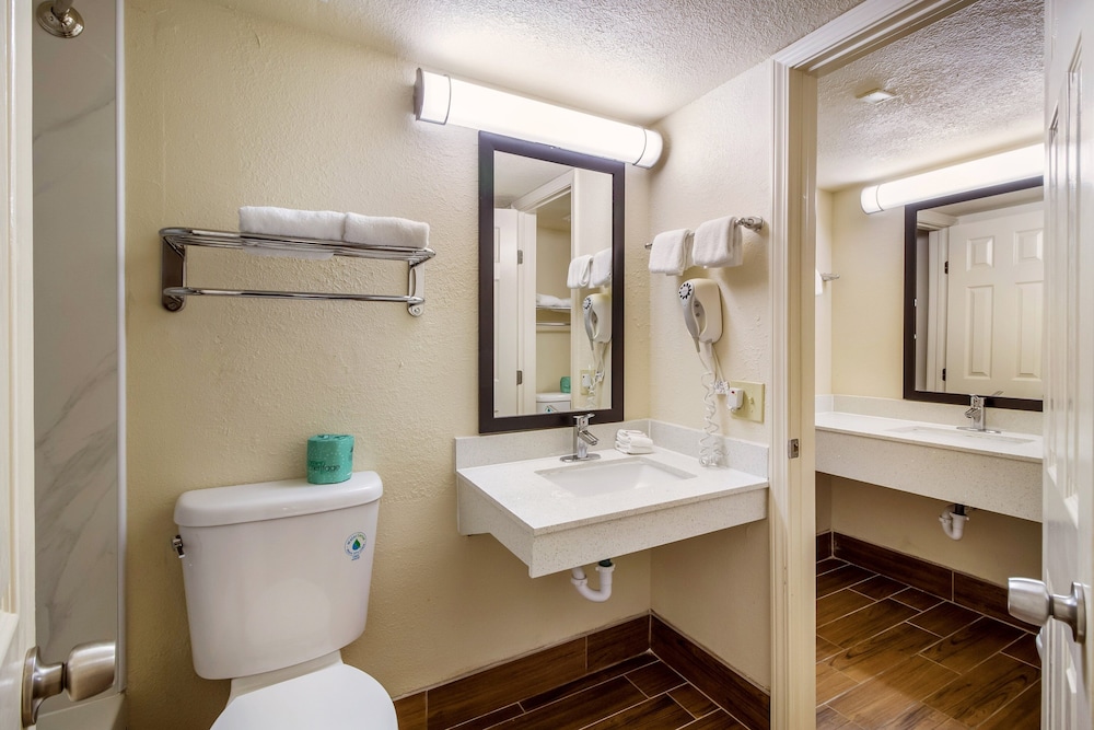 Red Roof Inn Houston East I 10 - photo 19