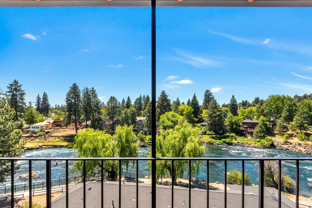 Bend Riverside Inn & Suites - photo 345