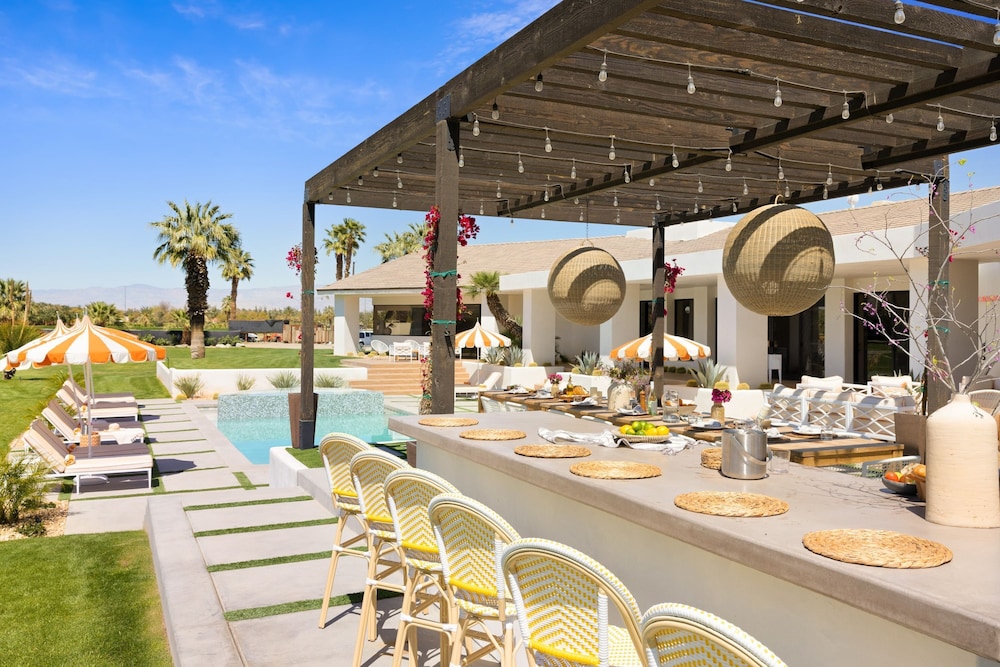 Buena Vista by Avantstay Massive Outdoor Oasis w Pool Spa & Firepit - photo 45