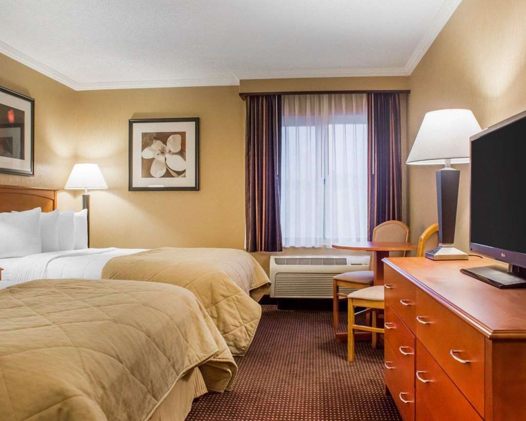 Clarion Hotel & Suites Riverfront - photo 3