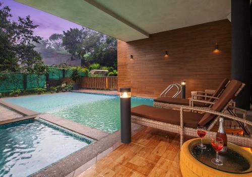 Villa 41 by StayVista A chic retreat with a pool poker table and a theater room — 5-Star Luxury Hotel in Lonavla, India