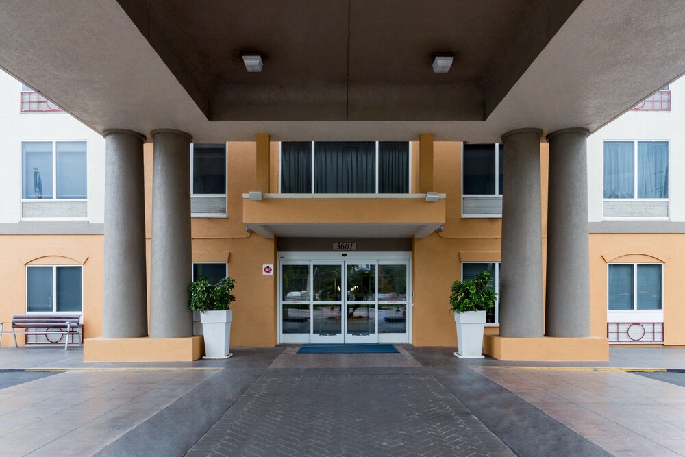 Holiday Inn Express Hotel & Suites Tavares Leesburg by IHG - photo 32