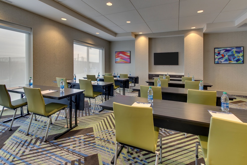 Holiday Inn Express & Suites Nashville Metrocenter Downtown by IHG - photo 58
