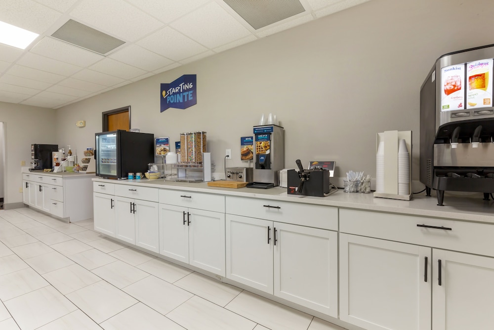Red Roof Inn & Suites Tomah - photo 40
