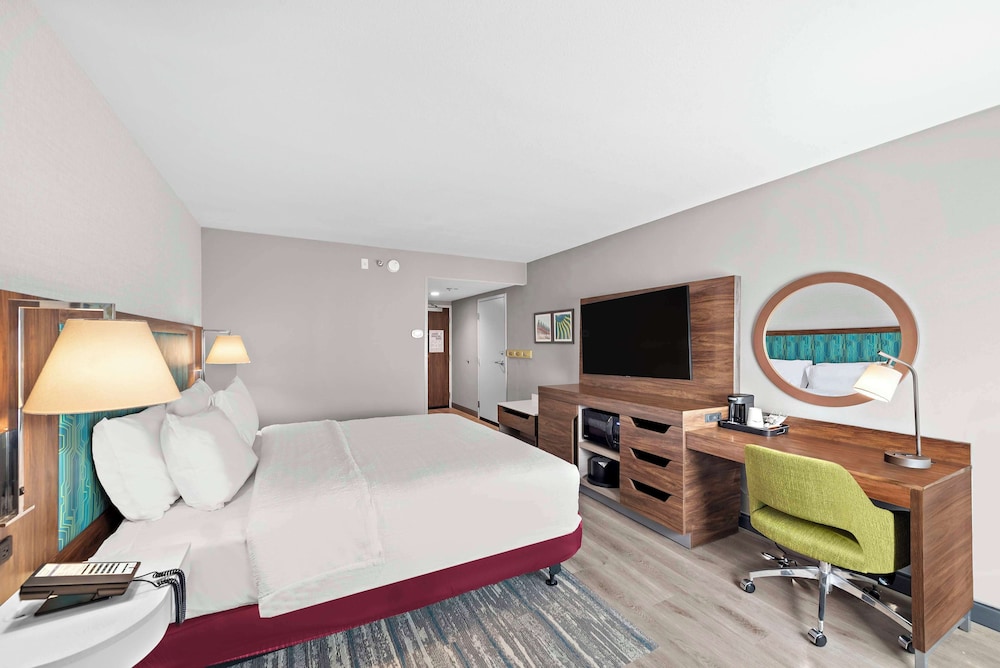 Hampton Inn by Hilton Los Angeles Airport - photo 10