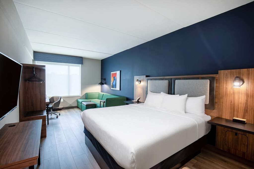 La Quinta Inn & Suites by Wyndham Chattanooga Downtown South - photo 17