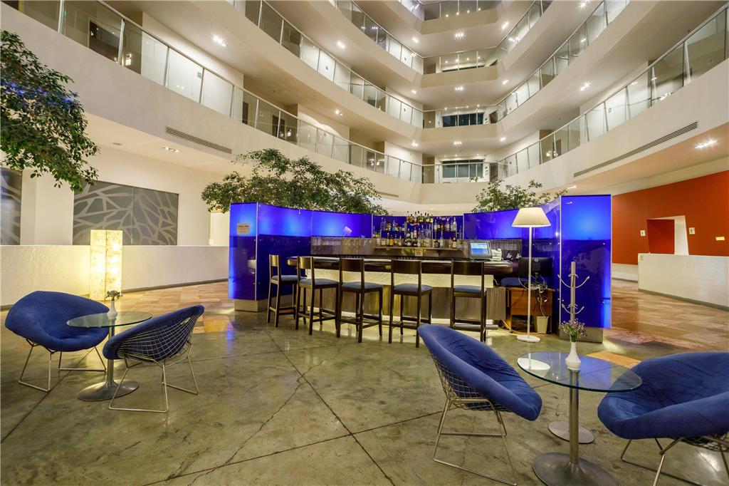 LOBBY BAR