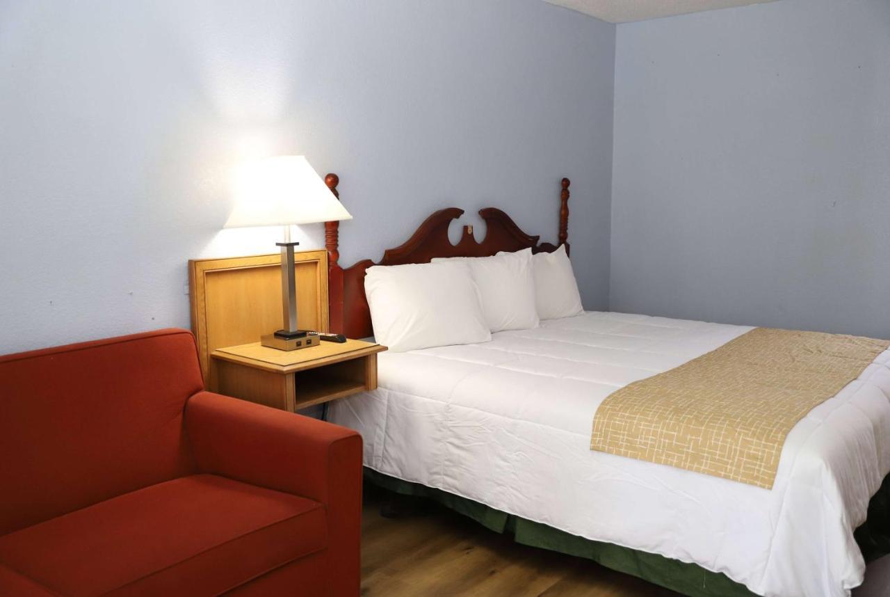 Super 8 by Wyndham Florence SC I 95 North Hwy 76 - photo 4