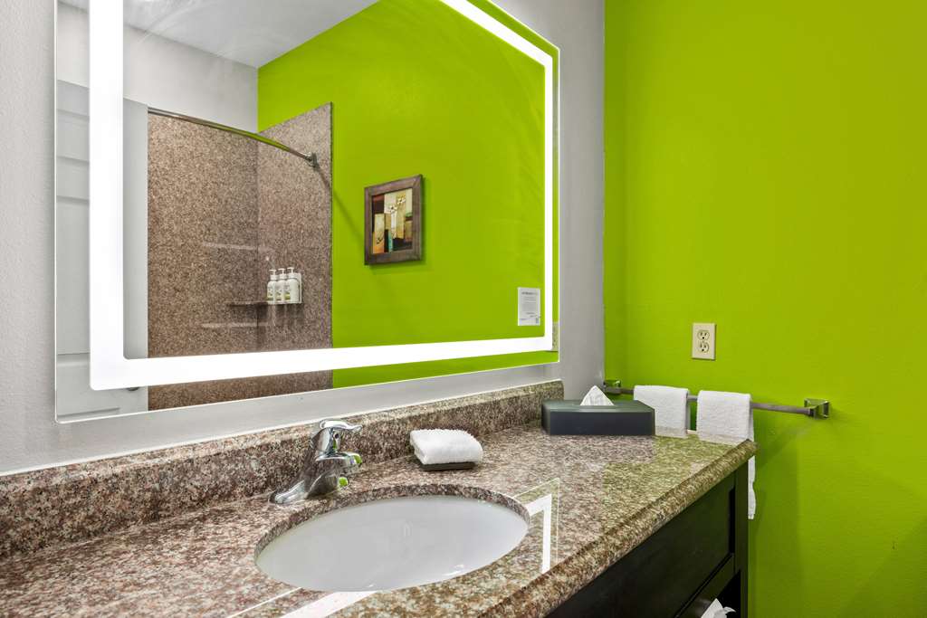 La Quinta Inn & Suites by Wyndham Raymondville - photo 100