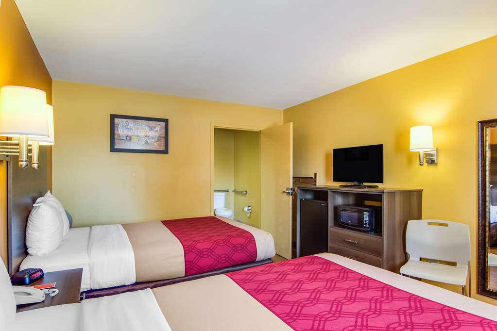 Econo Lodge Kingsland - photo 7