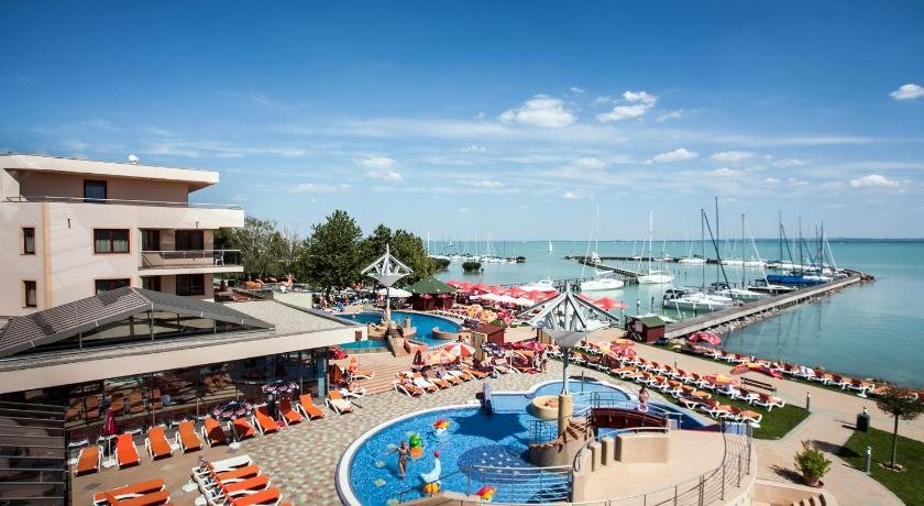 Flamingó Wellness és Konferencia Hotel in Balatonfured, Hungary