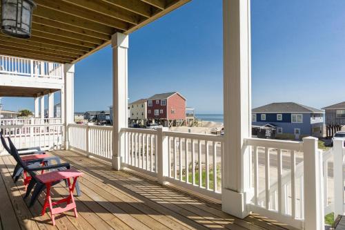 The Treasure Chest by Oak Island Accommodations - photo 10