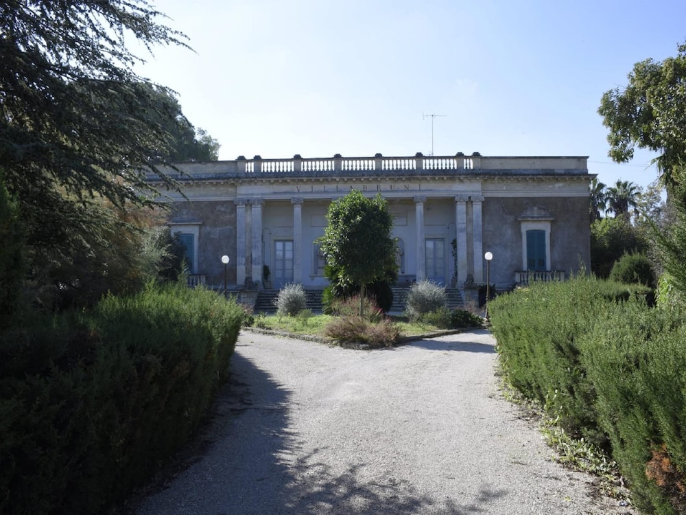 Villa Bruni Casina — 4-Star Luxury Hotel in Lecce, Italy