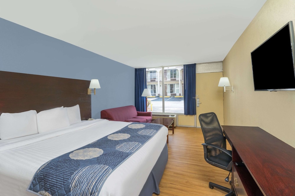 Days Inn by Wyndham Statesville - photo 4