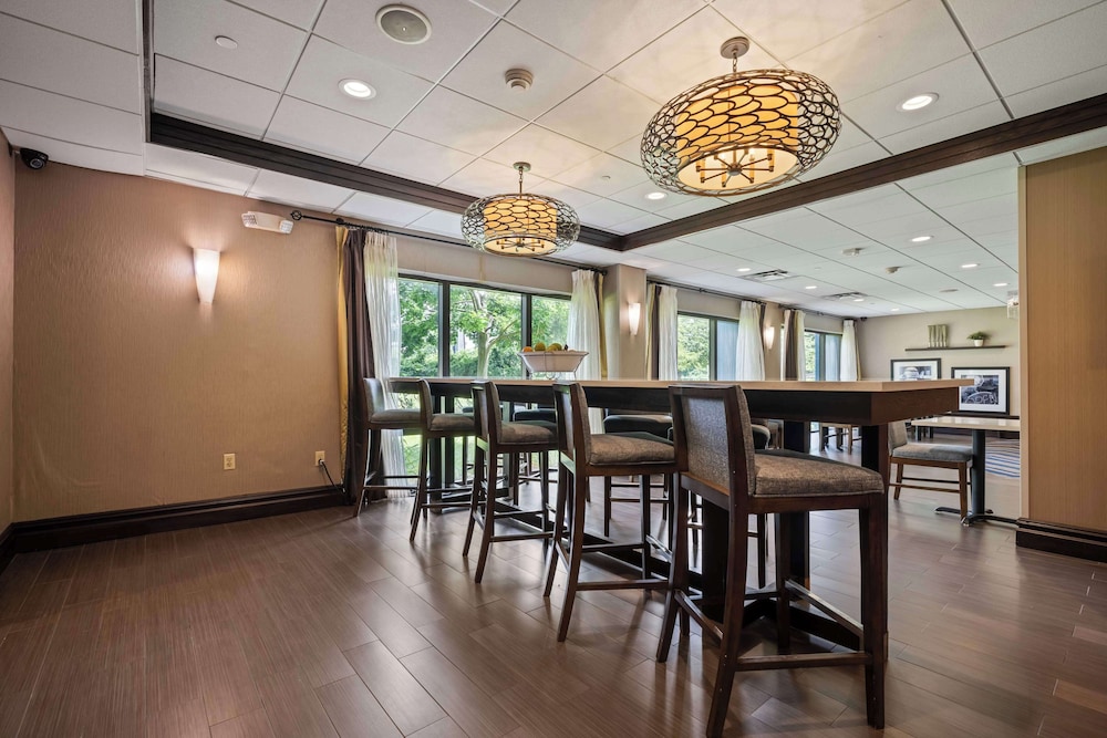 Hampton Inn Ridgefield Park - photo 8