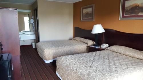 Scottish Inn Knoxville - photo 24