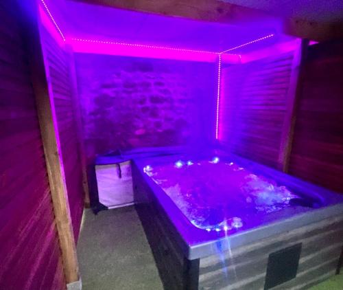 Beau Loft Room Proche Mont Saint Michel Jaccuzi Illimite En Plein Centre Avranches — hotel in Avranches