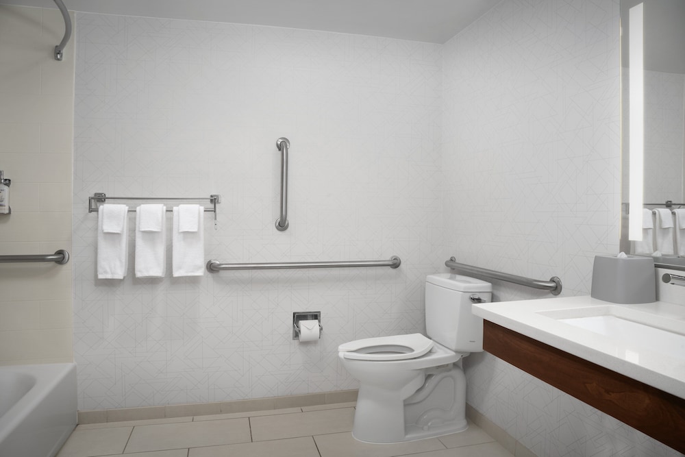 Holiday Inn Express Alexandria Fort Belvoir - photo 27