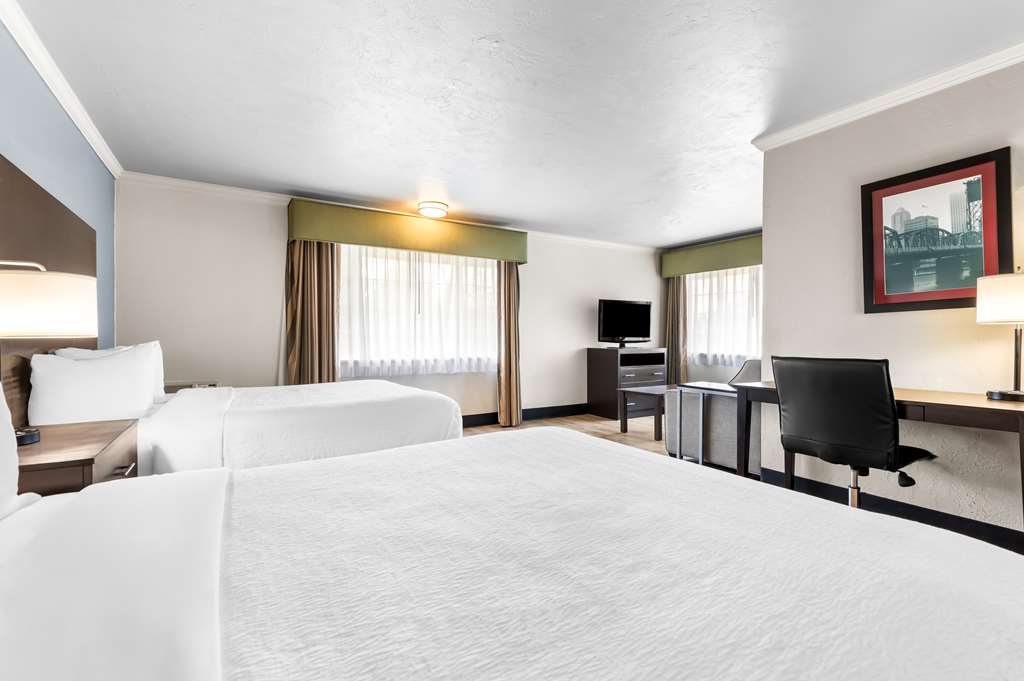 Best Western Plus Parkway Inn - photo 31