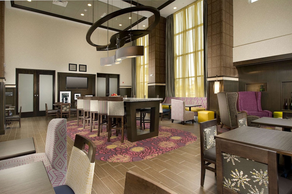 Hampton Inn & Suites Buffalo Airport - photo 14