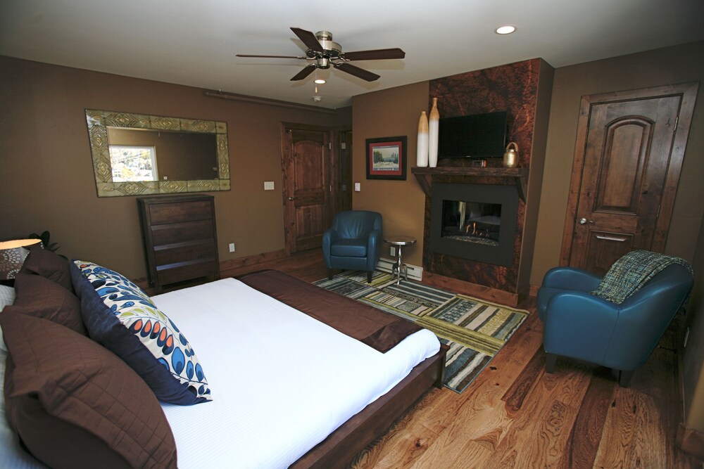 Torchlight Inn - photo 6