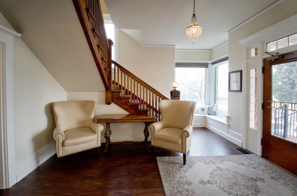 Birchfield Manor Inn and Restaurant - photo 2