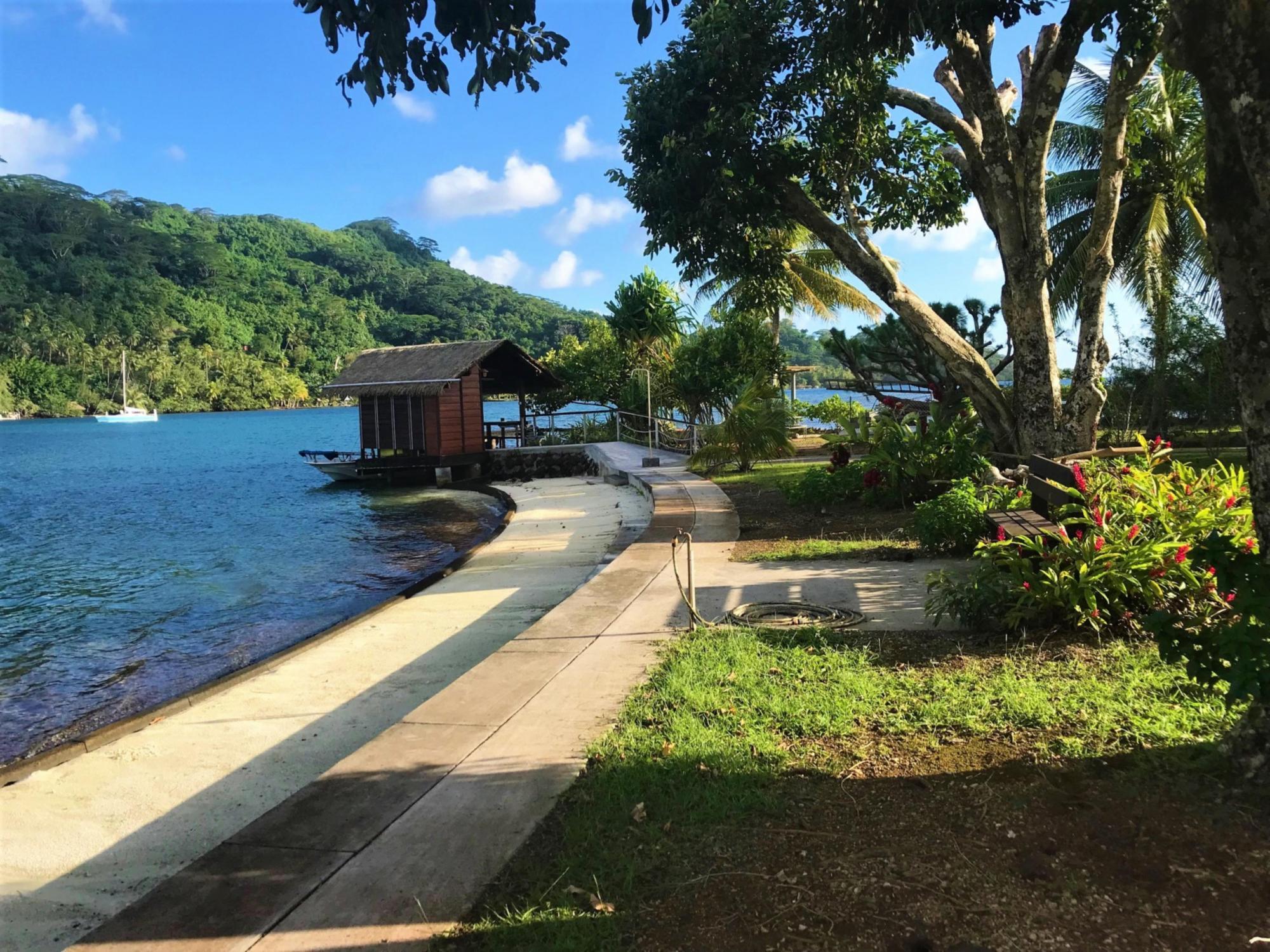 Tahaa Fare Motoi Seafront — hotel near Raiatea Airport