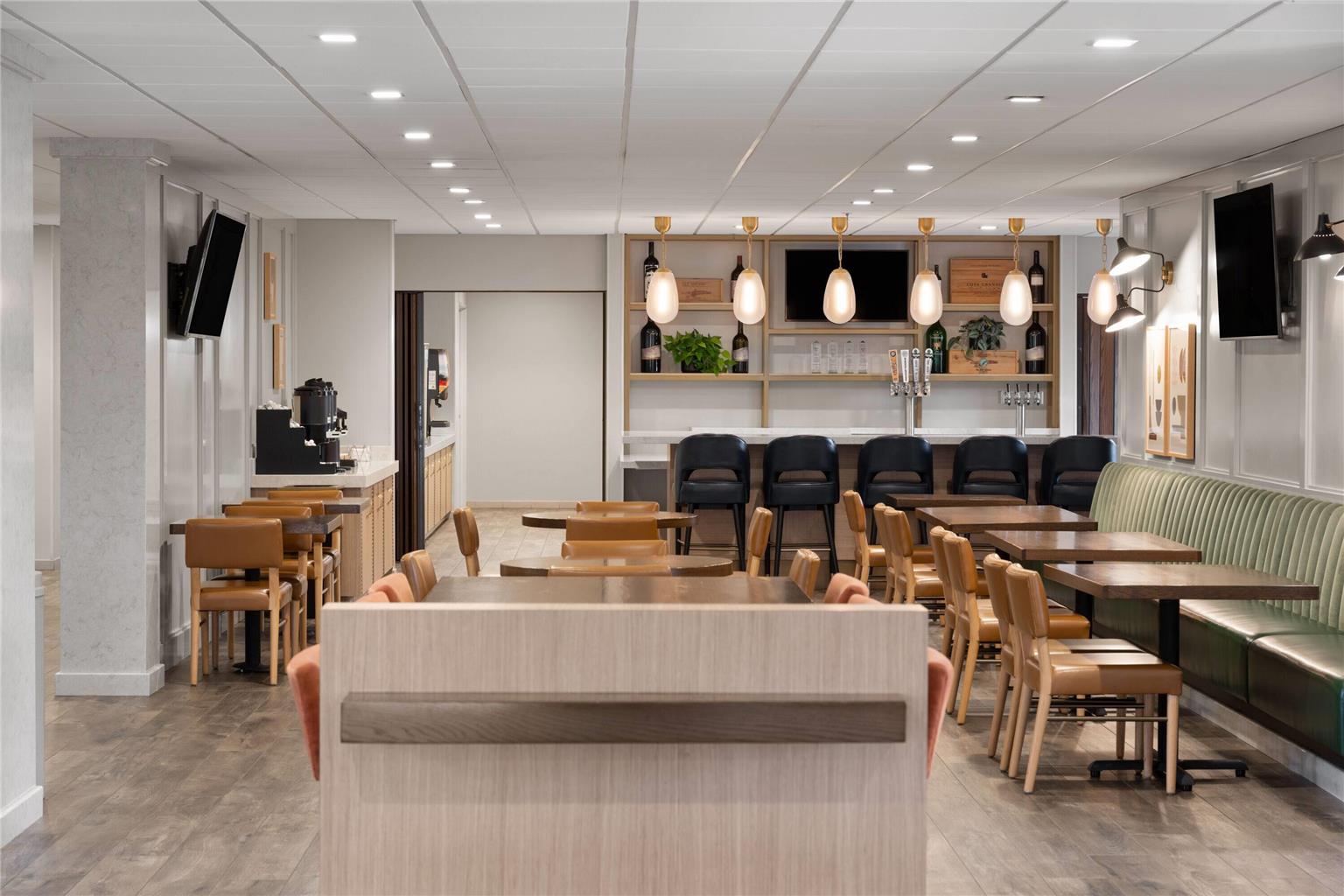 La Quinta Inn & Suites by Wyndham Paso Robles - photo 50