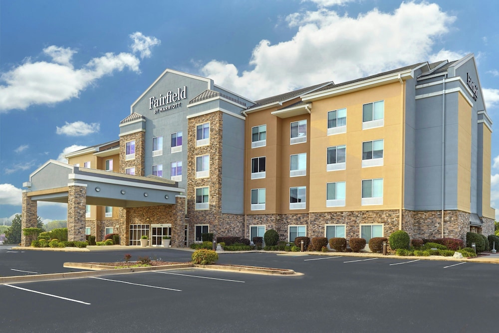 Fairfield Inn & Suites by Marriott Commerce - carbon neutral hotel in Commerce