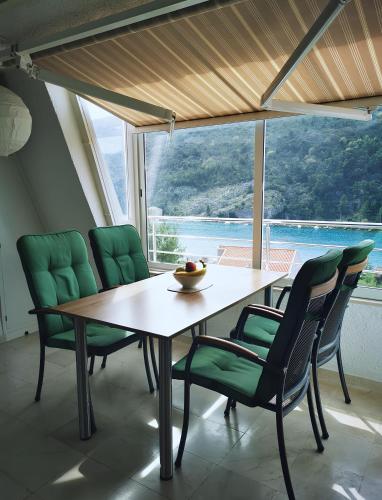 Large & Spacious Apartment With Fantastic Views