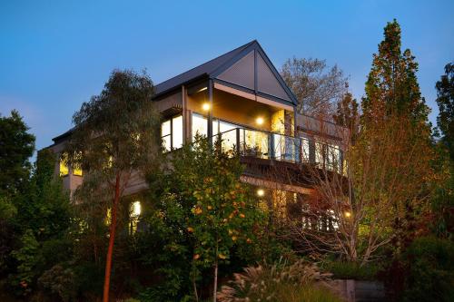 Bally Blonde — carbon neutral stay, Daylesford