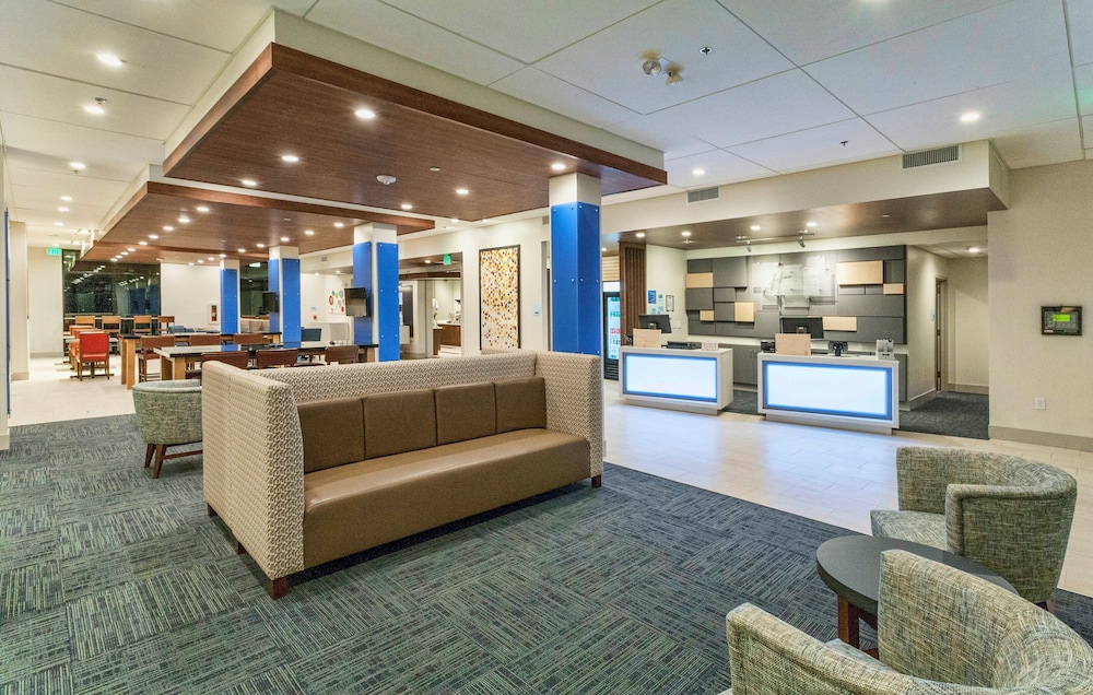 Holiday Inn Express & Suites Dodge City by IHG - photo 26