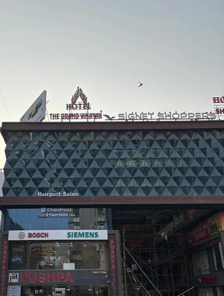 The Grand Vinayak Hotel — Surat