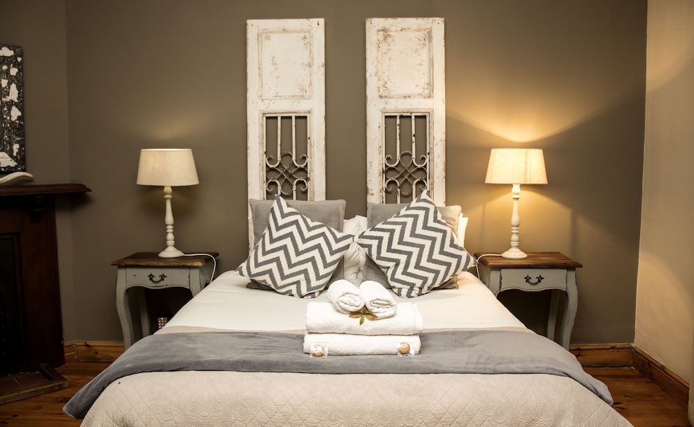 Die Herehuis Guesthouse — 4-Star Luxury Hotel in Beaufort West, South Africa