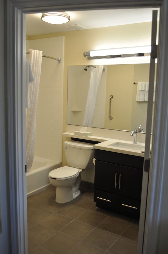 Candlewood Suites Bay City by IHG - photo 28