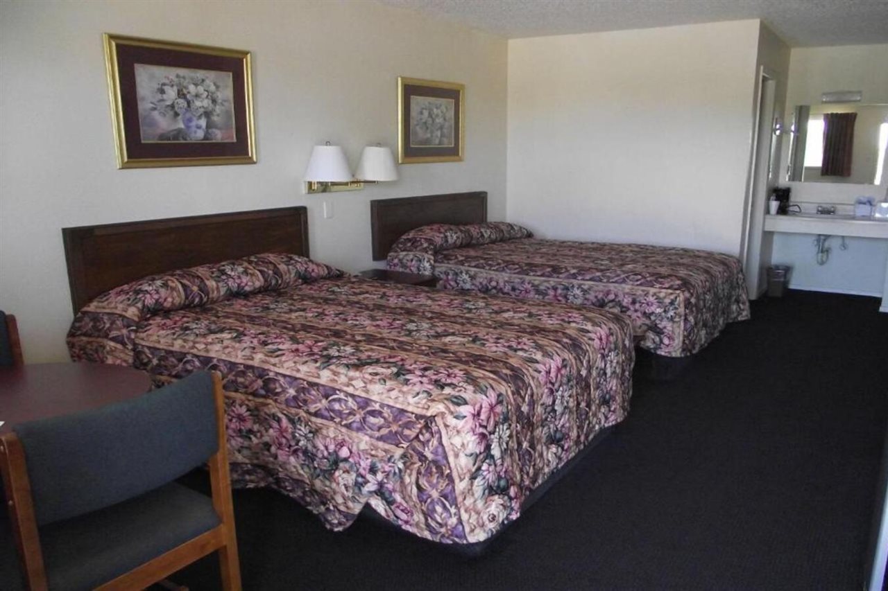 Glen Rose Inn and Suites - photo 8