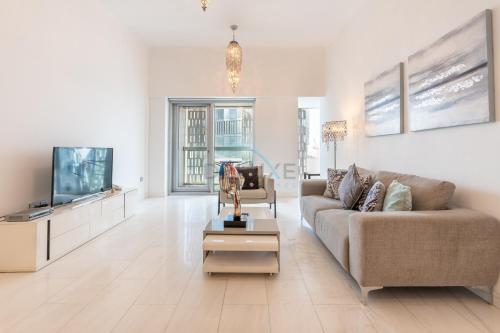 Breathtaking Marina 2BR in Iconic Cayan Tower 7AB08 in Dubai, United Arab Emirates