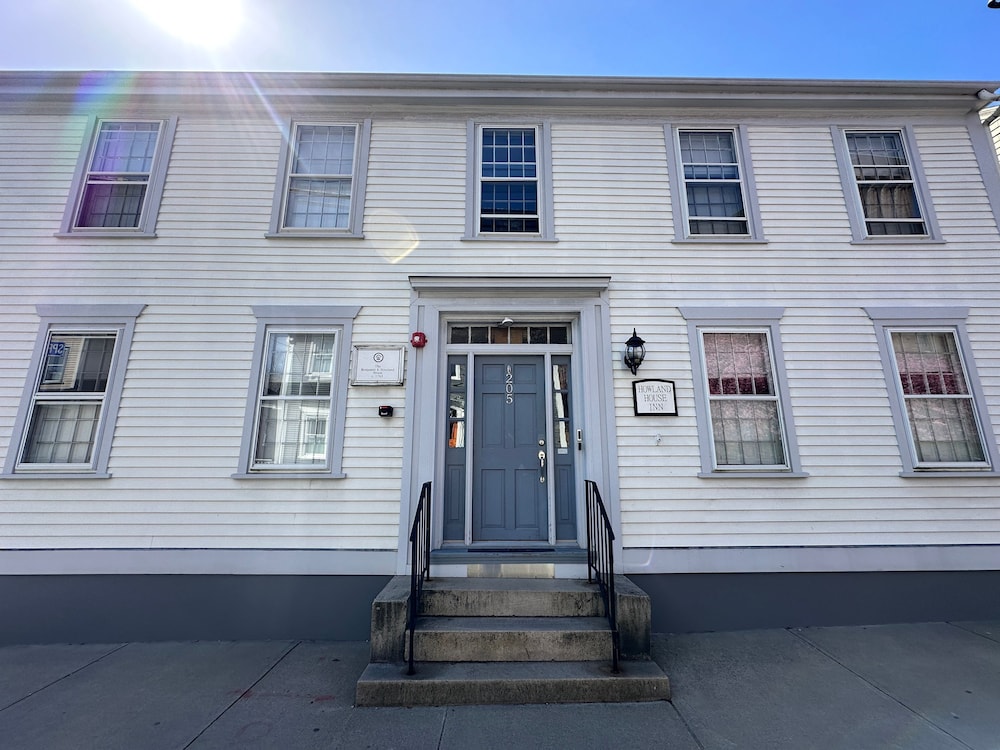 Entire Historic 5 Bed 5 Bath Inn Sleeps 17 in Newport, United States