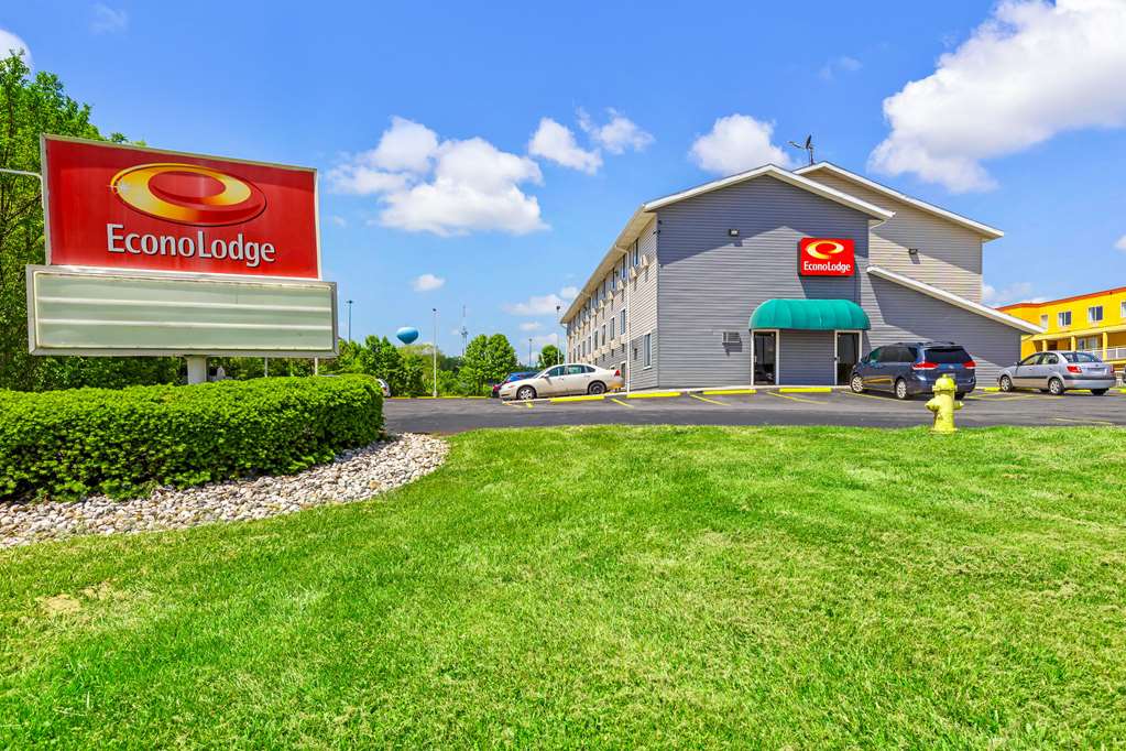 Econo Lodge Akron Copley Northwest - photo 2