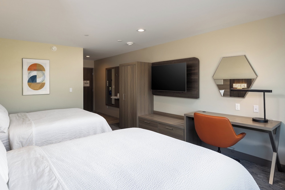 Holiday Inn Express & Suites Hawaiian Gardens by IHG - photo 16