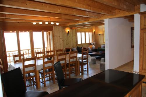 Tschoueilles 009 Mountain & View Chalet 12 Pers — 4-Star Luxury Hotel in Basse-Nendaz, Switzerland