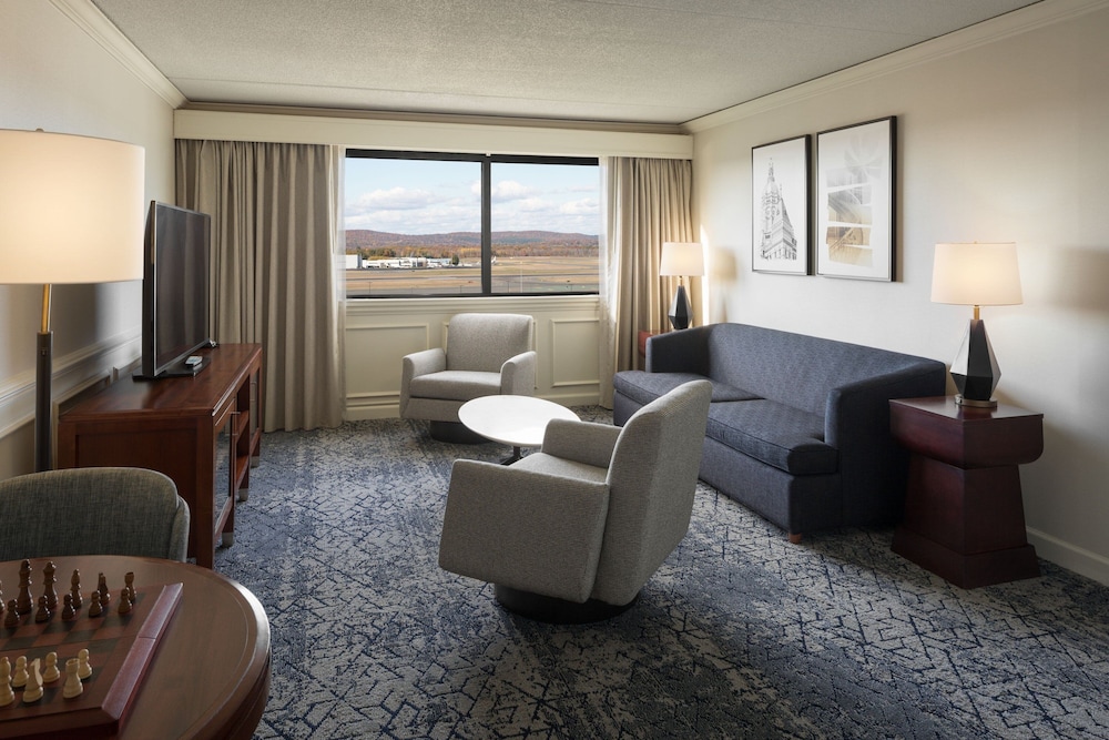 Sheraton Hartford Hotel at Bradley Airport - photo 6