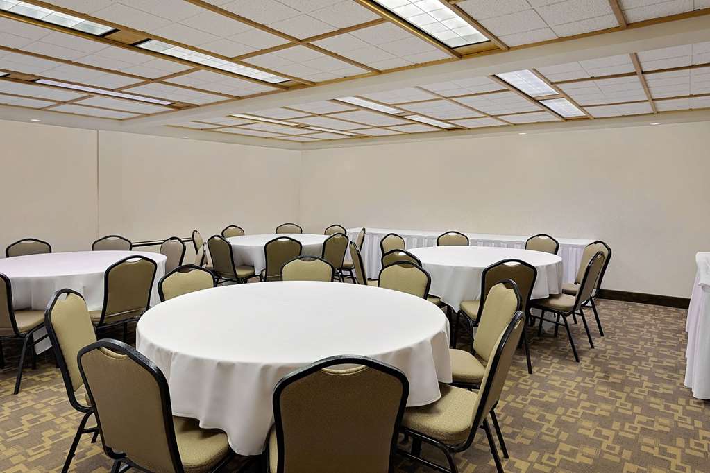 Ramada by Wyndham Marquette - photo 25