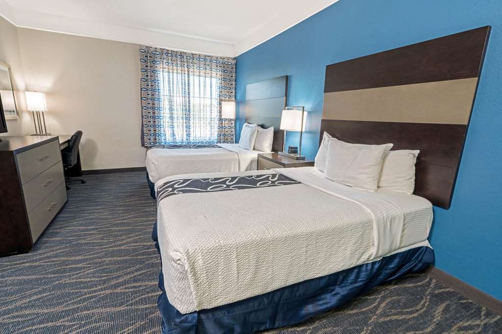 La Quinta Inn & Suites by Wyndham Phoenix I 10 West - photo 42