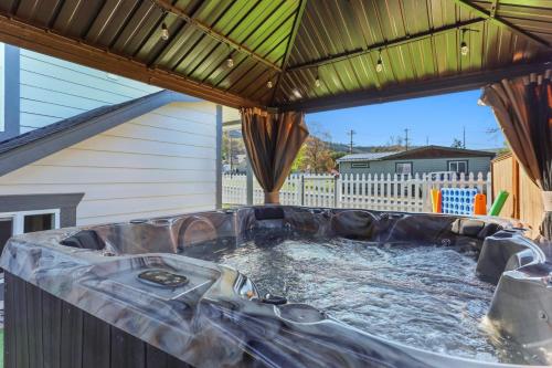 The Gather House — 4-Star Luxury Hotel in The Dalles, United States