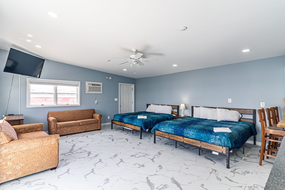 Boardwalk Sand & Surf Inn Oceanfront - photo 27